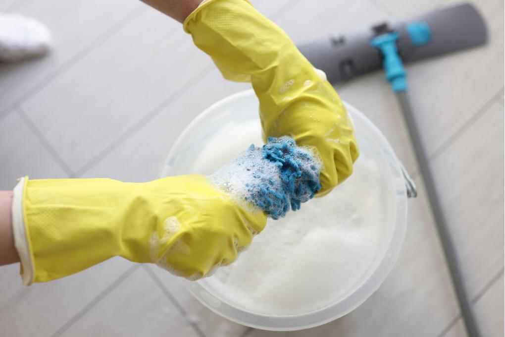 Hands wringing the mop